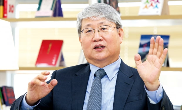 “개혁 시급한 국민연금…보험료율 매년 0.5%P씩이라도 올려야” (2023년 2월)