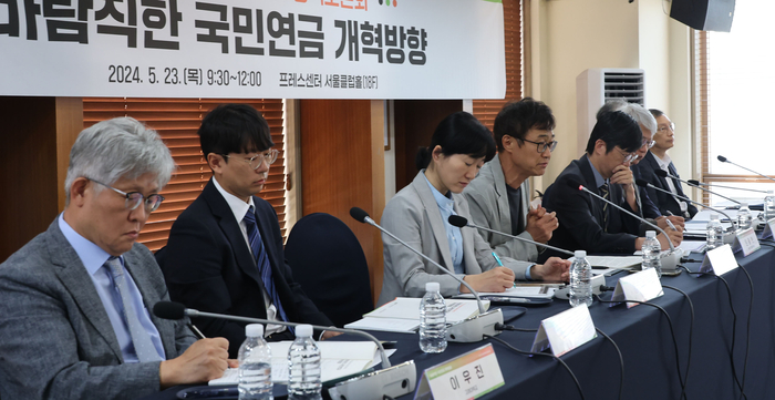 “미래세대에 다 떠넘겨선 안돼”…‘새로운 연금’ 도입 목소리 커진다 (2024년 5월)