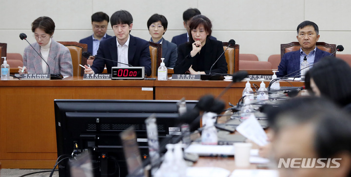 노인 70%에게 주는 기초연금, 재정 우려 속 개편방안은? (2026.02.20.)