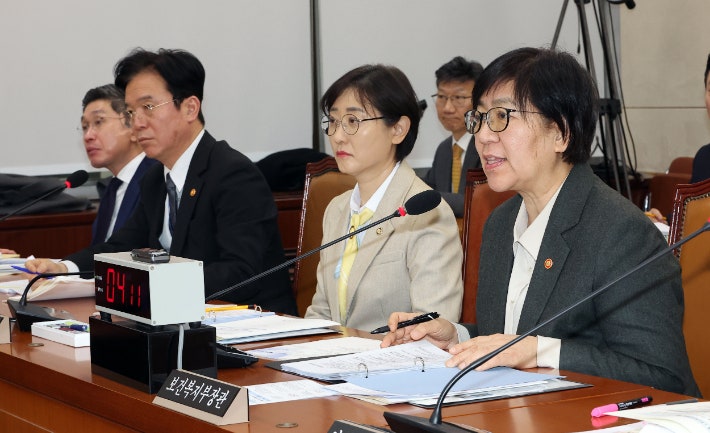 李 ‘기초연금 손질’ 띄웠지만…개편 논의 시간 걸릴 듯 (2026.03.19.)